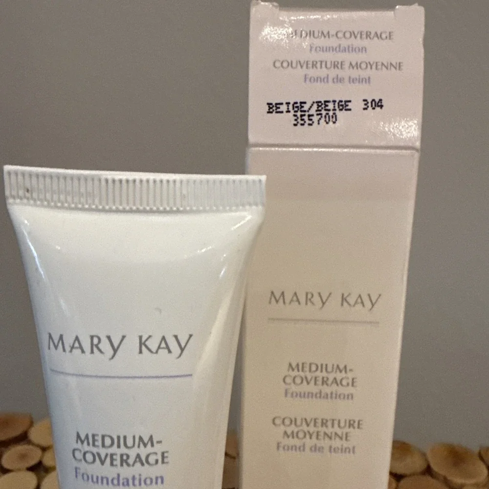 Mary Kay Medium Coverage Foundation BEIGE 304 ~ #355700 ~ Gray Cap~New Old Stock